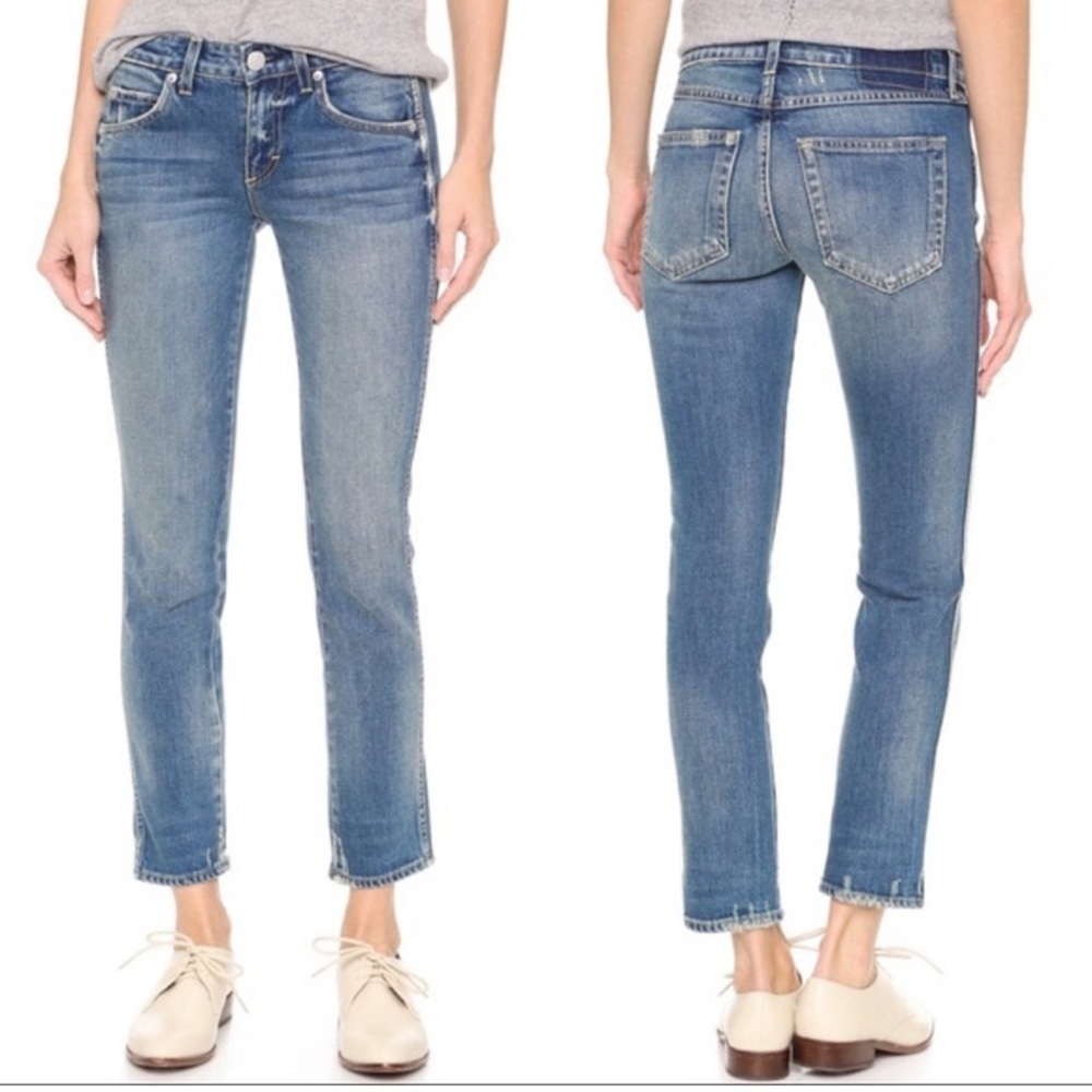 Women’s AMO Kate straight leg jeans- medium vintage wash. Size 25